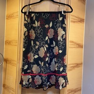 Ann Taylor lined floral skirt, size 6 Like new